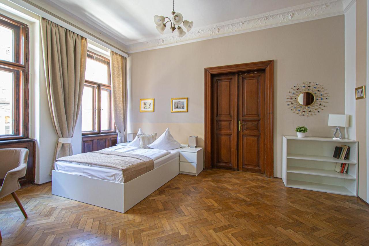 For Celebrations Spacious 3Bdr Apartment With Balcony Prag Exterior foto