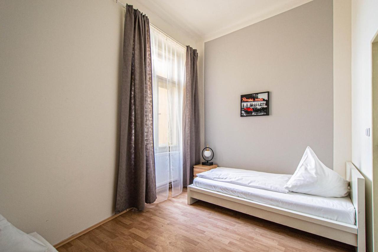 For Celebrations Spacious 3Bdr Apartment With Balcony Prag Exterior foto